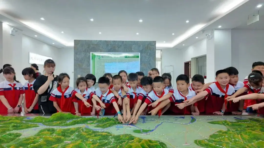 环境日科普之旅:黄冈市考棚小学学生走进生物科普馆 第9张 环境日科普之旅:黄冈市考棚小学学生走进生物科普馆 第9张
