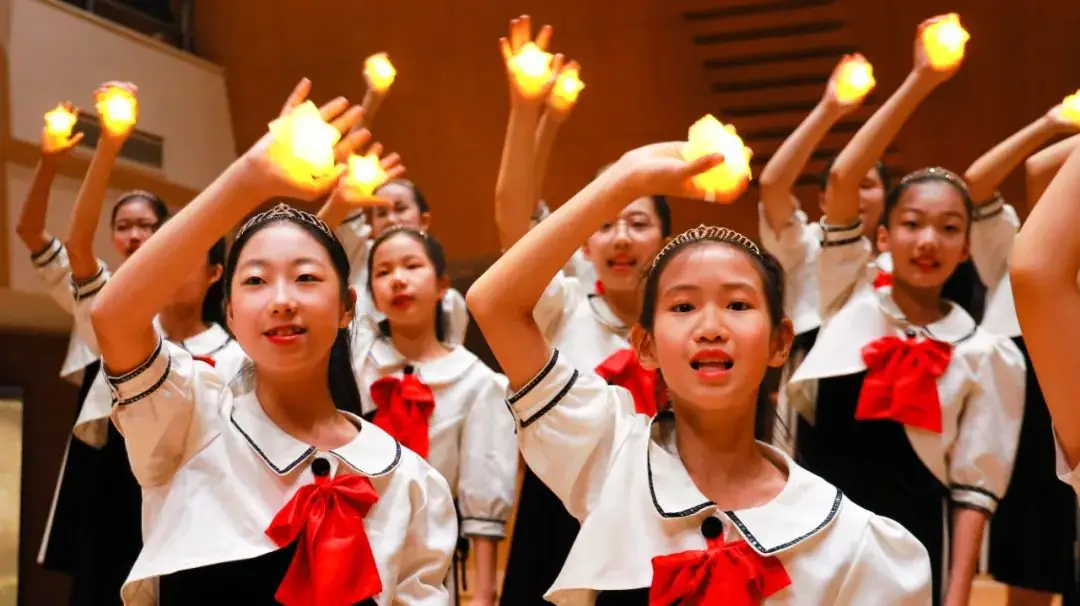 灯市口小学举行“逐光前行 扬帆远航”金帆合唱团二十周年专场音乐会暨灯市口小学建校160周年素质教育成果展示活动 第14张 灯市口小学举行“逐光前行 扬帆远航”金帆合唱团二十周年专场音乐会暨灯市口小学建校160周年素质教育成果展示活动 第14张