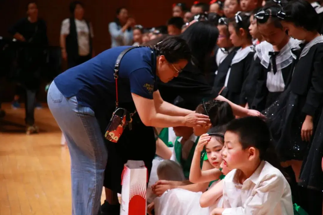灯市口小学举行“逐光前行 扬帆远航”金帆合唱团二十周年专场音乐会暨灯市口小学建校160周年素质教育成果展示活动 第129张 灯市口小学举行“逐光前行 扬帆远航”金帆合唱团二十周年专场音乐会暨灯市口小学建校160周年素质教育成果展示活动 第129张