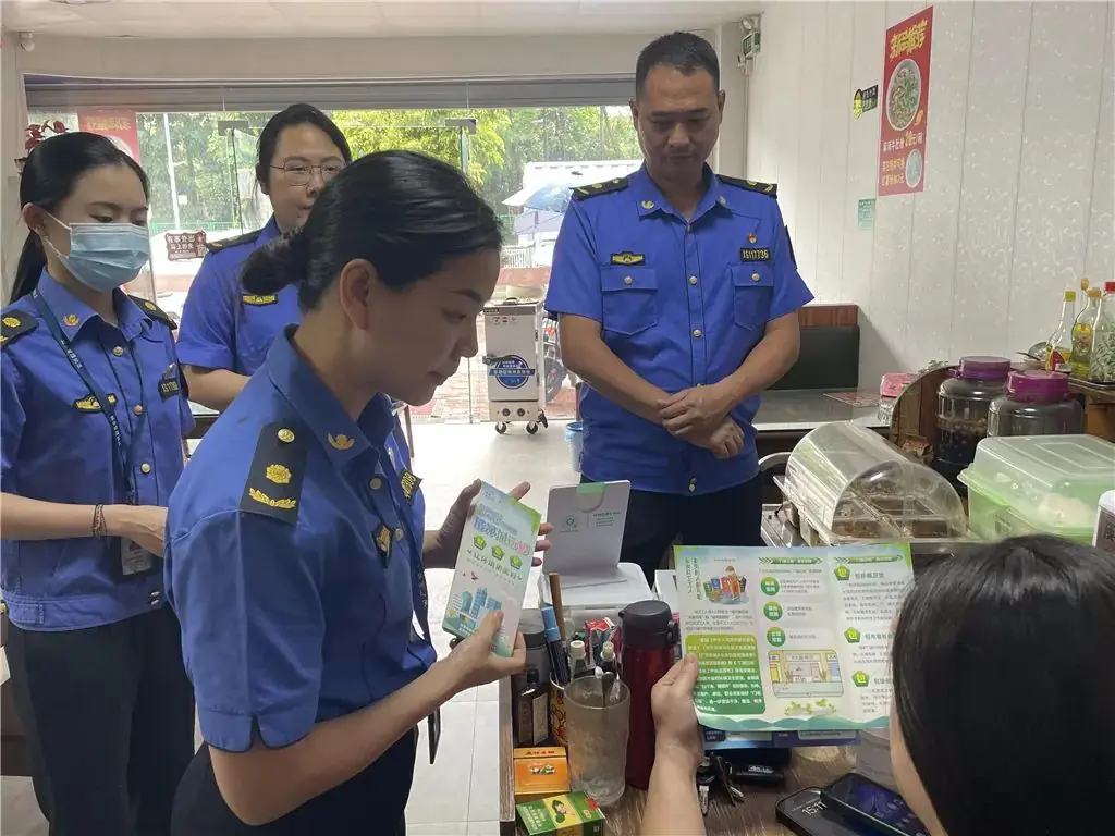 高考倒计时!城管护校员上岗,东莞城管人全力护航 第36张 高考倒计时!城管护校员上岗,东莞城管人全力护航 第36张