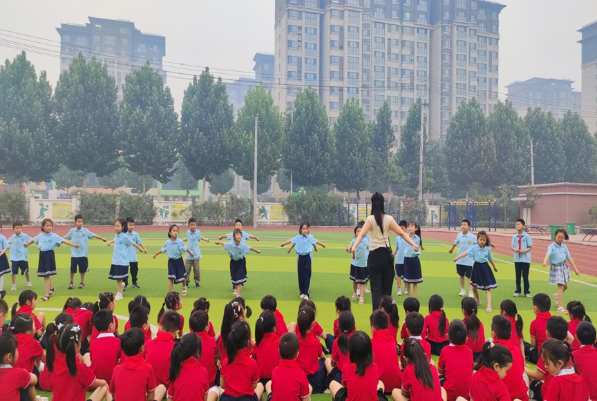 初识小学,快乐成长——项城市政和路幼儿园组织大班孩子参观政和路小学 第5张 初识小学,快乐成长——项城市政和路幼儿园组织大班孩子参观政和路小学 第5张