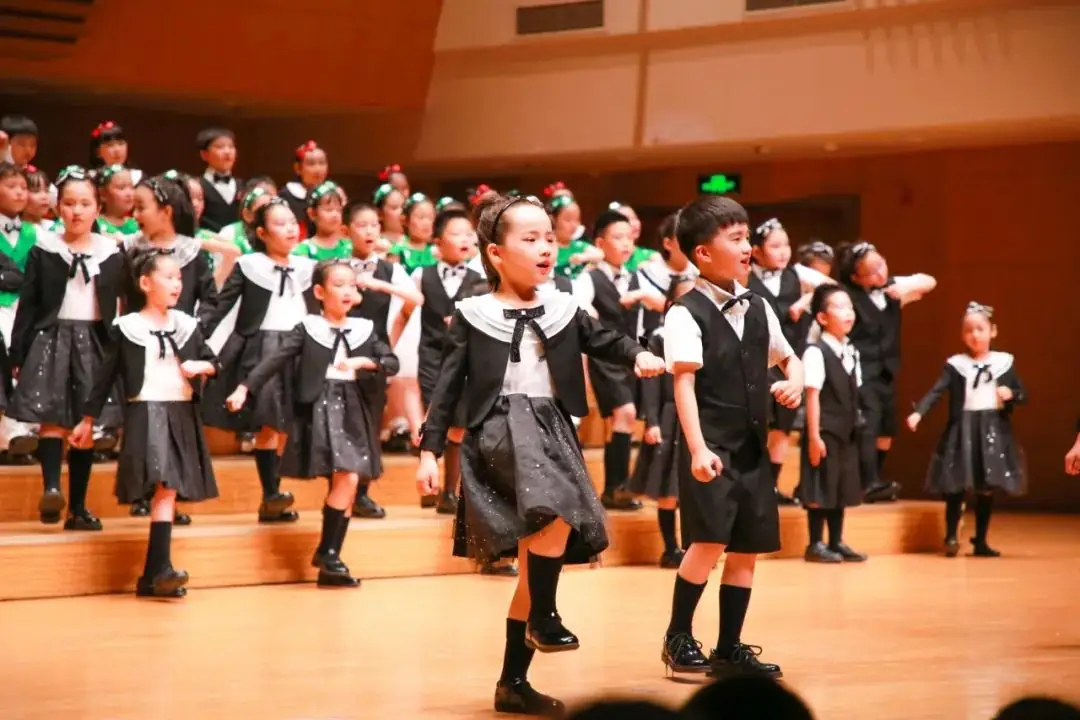 灯市口小学举行“逐光前行 扬帆远航”金帆合唱团二十周年专场音乐会暨灯市口小学建校160周年素质教育成果展示活动 第67张 灯市口小学举行“逐光前行 扬帆远航”金帆合唱团二十周年专场音乐会暨灯市口小学建校160周年素质教育成果展示活动 第67张