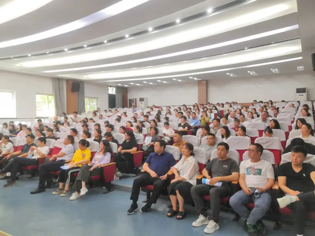 仪征市大仪中学召开2024中考考前家庭教育指导和中考志愿填报会 第2张 仪征市大仪中学召开2024中考考前家庭教育指导和中考志愿填报会 第2张