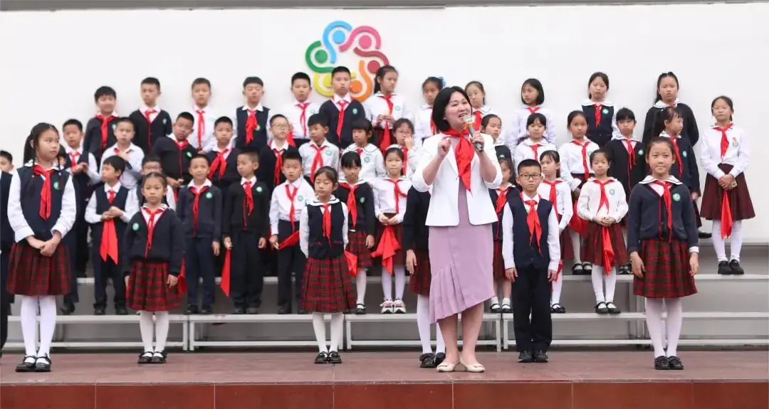 闪亮的日子 | 龙华中心小学“新百年 星教师”第八届班主任节 第1张 闪亮的日子 | 龙华中心小学“新百年 星教师”第八届班主任节 第1张