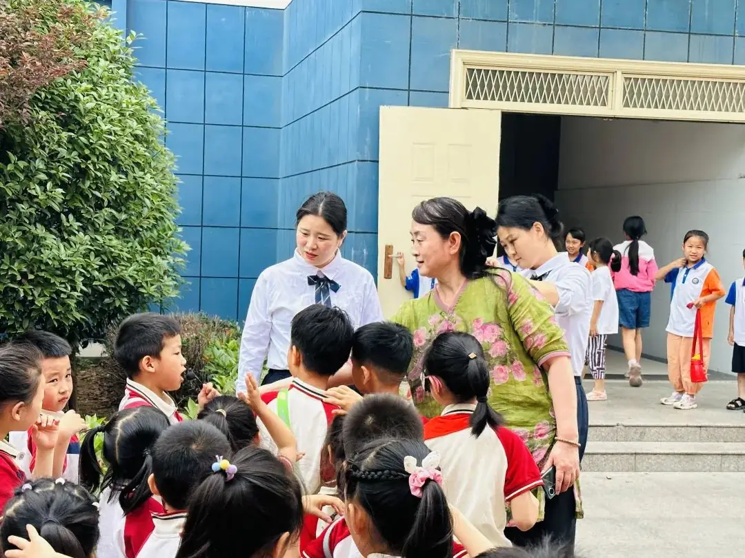 初探小学 礼遇成长——枣庄市第二十九中学附属幼儿园大班组参观小学活动 第13张 初探小学 礼遇成长——枣庄市第二十九中学附属幼儿园大班组参观小学活动 第13张
