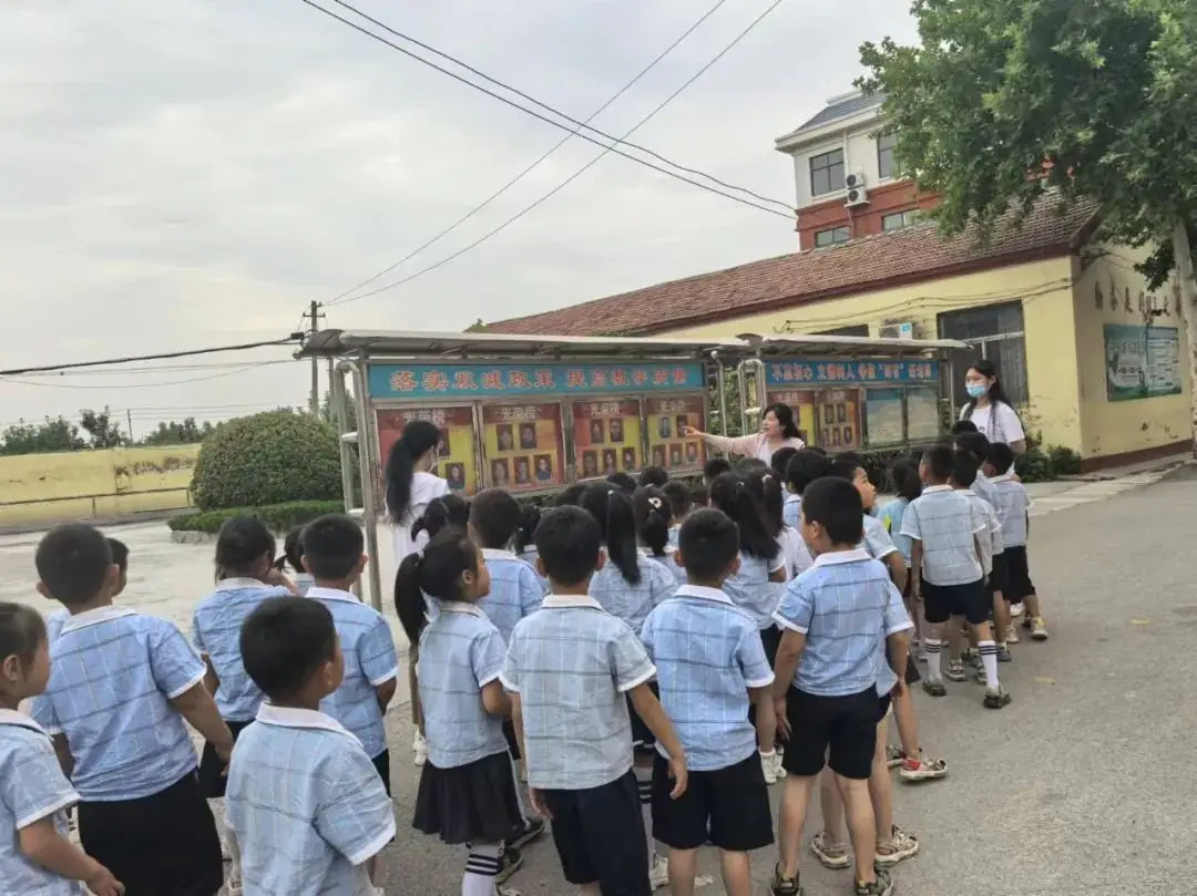 【初探小学 礼遇成长】何楼办事处中心幼儿园大班小朋友参观小学活动 第33张 【初探小学 礼遇成长】何楼办事处中心幼儿园大班小朋友参观小学活动 第33张