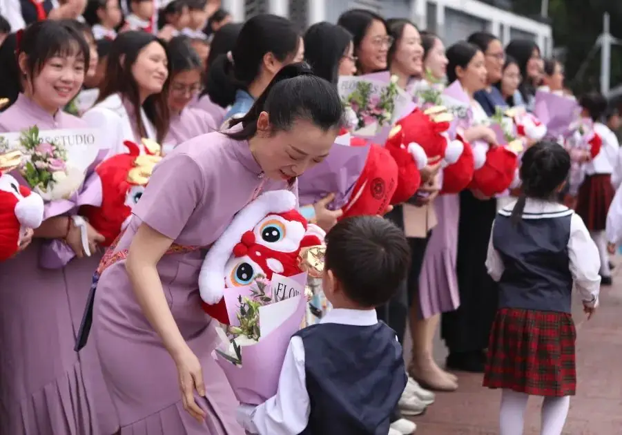 闪亮的日子 | 龙华中心小学“新百年 星教师”第八届班主任节 第13张 闪亮的日子 | 龙华中心小学“新百年 星教师”第八届班主任节 第13张
