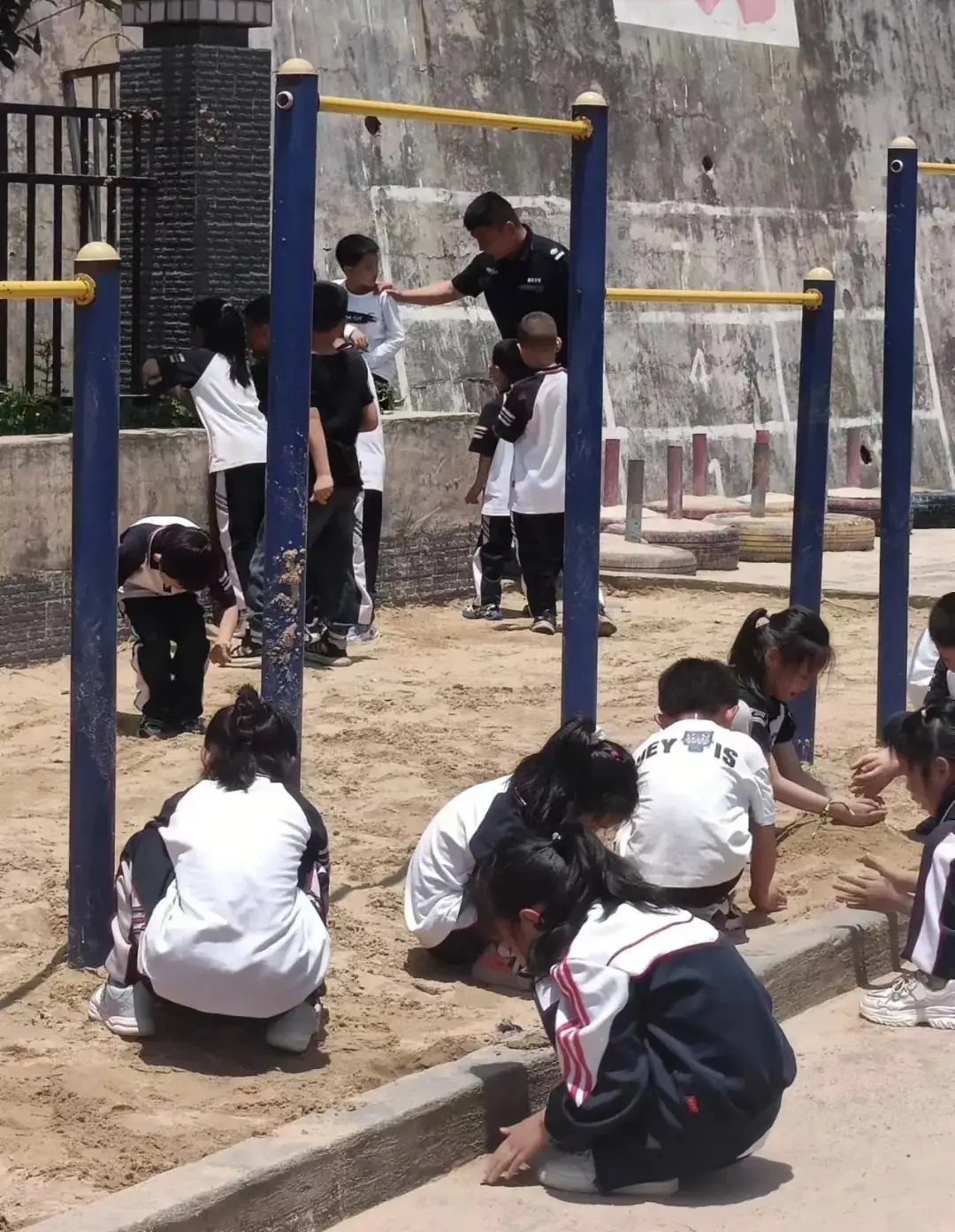【浙大小学·动态】坚守一份责任,守护校园安宁 ——浙大小学保安工作纪实 第12张 【浙大小学·动态】坚守一份责任,守护校园安宁 ——浙大小学保安工作纪实 第12张