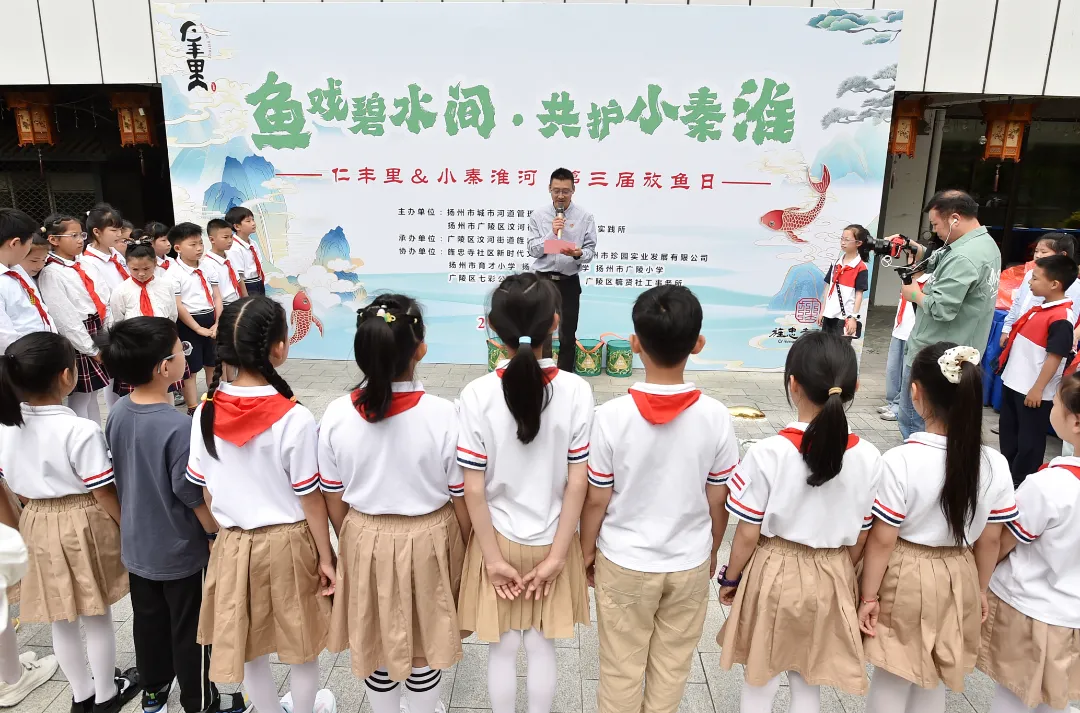 社校博爱1+1|育才小学志愿者参加旌忠寺社区“鱼戏碧水间,共护小秦淮”公益活动 第1张 社校博爱1+1|育才小学志愿者参加旌忠寺社区“鱼戏碧水间,共护小秦淮”公益活动 第1张