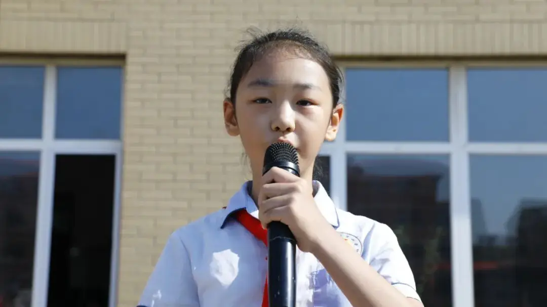清风拂我心  节俭伴我行——庄河市实验小学主题升旗仪式 第6张