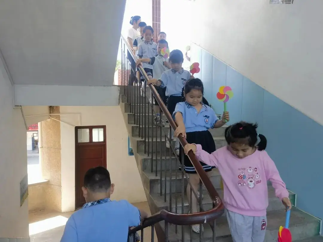 “初探小学 稳步启航”—— 沙窝镇中心幼儿园大班幼小衔接策划活动 第57张 “初探小学 稳步启航”—— 沙窝镇中心幼儿园大班幼小衔接策划活动 第57张