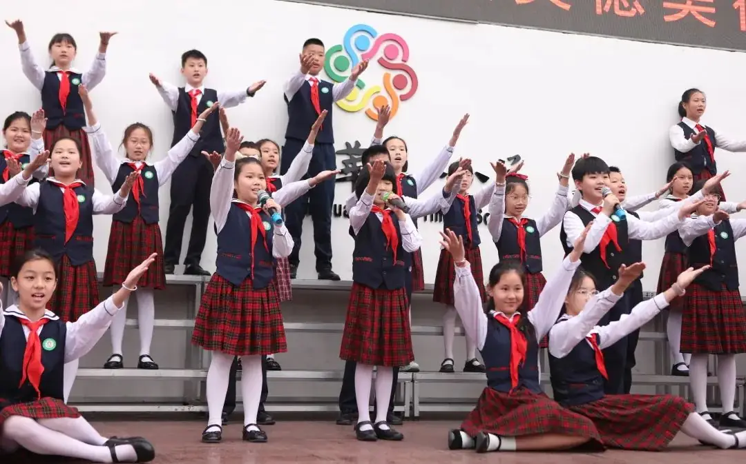 闪亮的日子 | 龙华中心小学“新百年 星教师”第八届班主任节 第3张 闪亮的日子 | 龙华中心小学“新百年 星教师”第八届班主任节 第3张