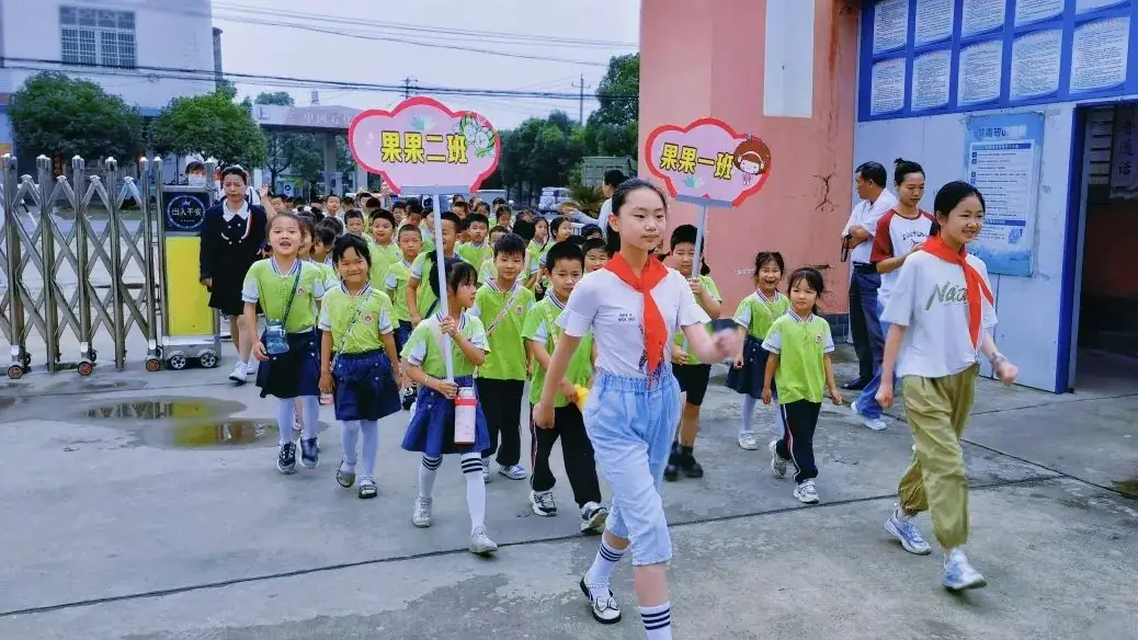 【走,参观小学去!】佛子山镇中心幼儿园大班级部参观小学活动 第21张 【走,参观小学去!】佛子山镇中心幼儿园大班级部参观小学活动 第21张