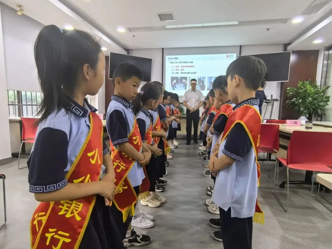 小小银行家 未来大赢家— 梗阳实验小学校一年级4班研学乐评嘉年华纪实 第5张 小小银行家 未来大赢家— 梗阳实验小学校一年级4班研学乐评嘉年华纪实 第5张