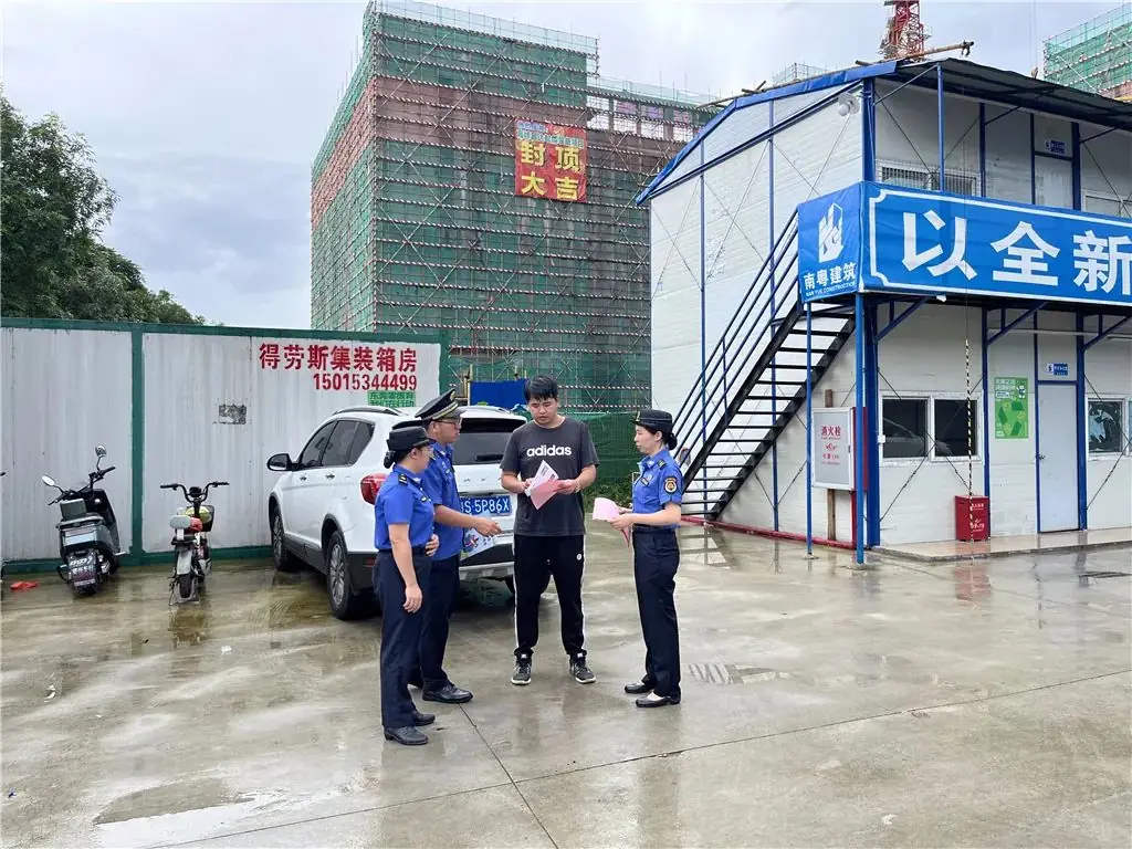 高考倒计时!城管护校员上岗,东莞城管人全力护航 第14张 高考倒计时!城管护校员上岗,东莞城管人全力护航 第14张