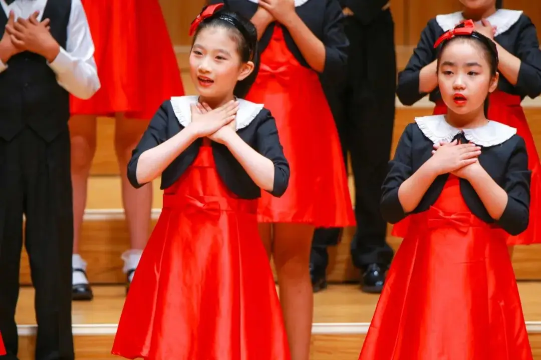 灯市口小学举行“逐光前行 扬帆远航”金帆合唱团二十周年专场音乐会暨灯市口小学建校160周年素质教育成果展示活动 第55张 灯市口小学举行“逐光前行 扬帆远航”金帆合唱团二十周年专场音乐会暨灯市口小学建校160周年素质教育成果展示活动 第55张