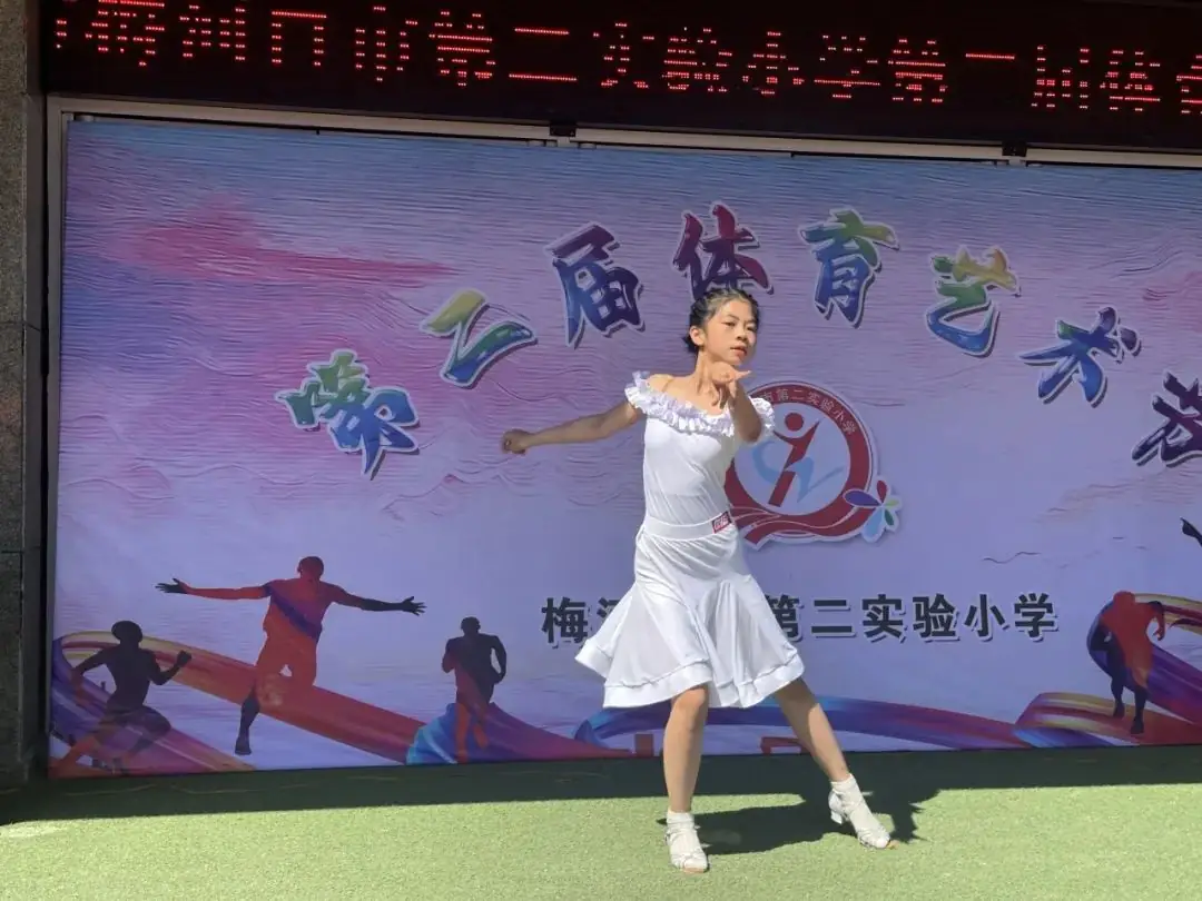 【第二实验小学·第二届体育艺术节】“体育强健体魄 艺术升华人生” 第二实验小学第二届体育艺术节 第36张 【第二实验小学·第二届体育艺术节】“体育强健体魄 艺术升华人生” 第二实验小学第二届体育艺术节 第36张