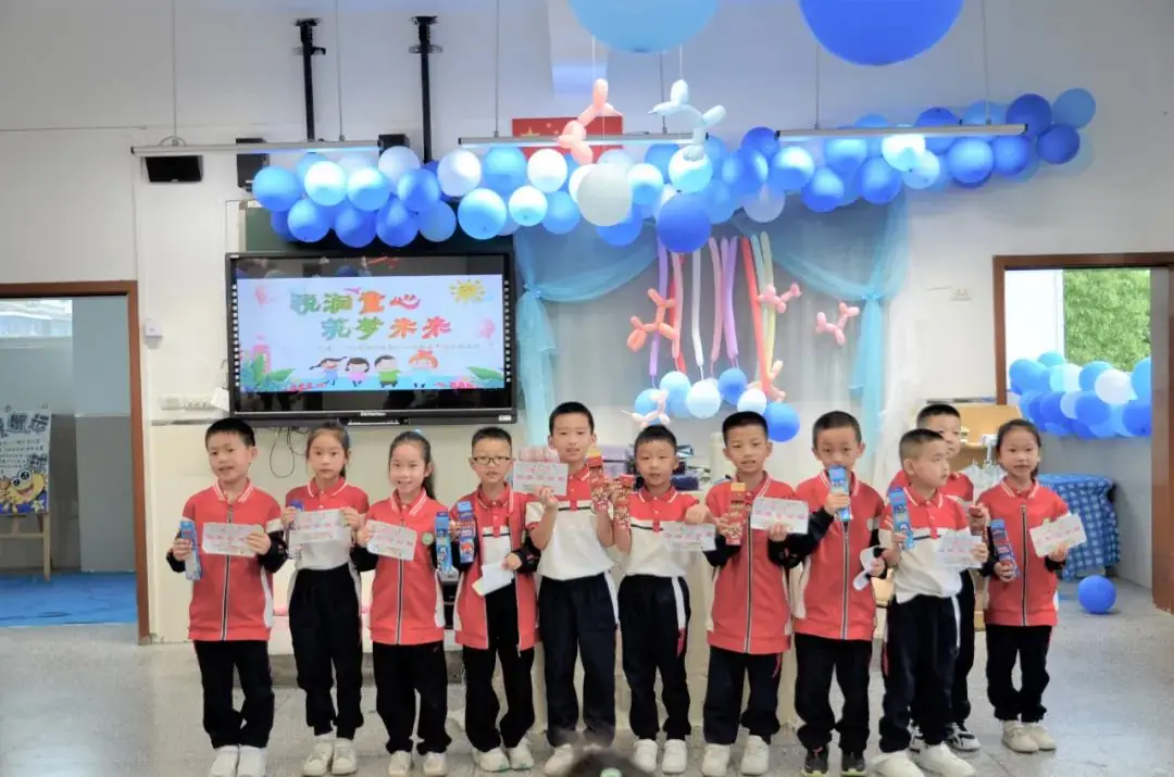 税润童心 筑梦未来——万盛小学税法进校园暨“六.一”游园嘉年华庆祝活动 第16张 税润童心 筑梦未来——万盛小学税法进校园暨“六.一”游园嘉年华庆祝活动 第16张