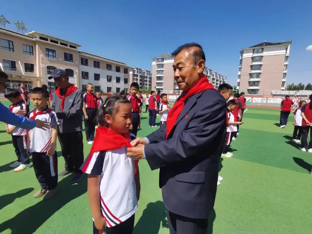 第四实验小学“ 红领巾爱祖国 ”分批入队仪式 第11张 第四实验小学“ 红领巾爱祖国 ”分批入队仪式 第11张