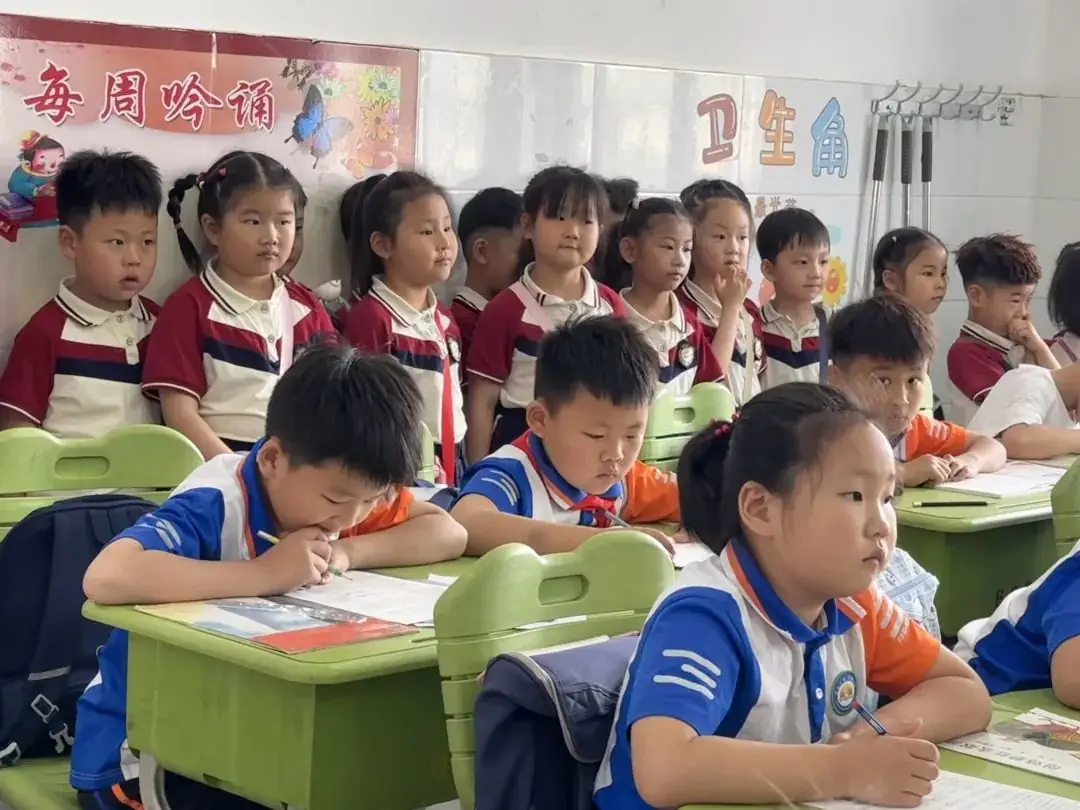 初探小学 礼遇成长——枣庄市第二十九中学附属幼儿园大班组参观小学活动 第22张 初探小学 礼遇成长——枣庄市第二十九中学附属幼儿园大班组参观小学活动 第22张