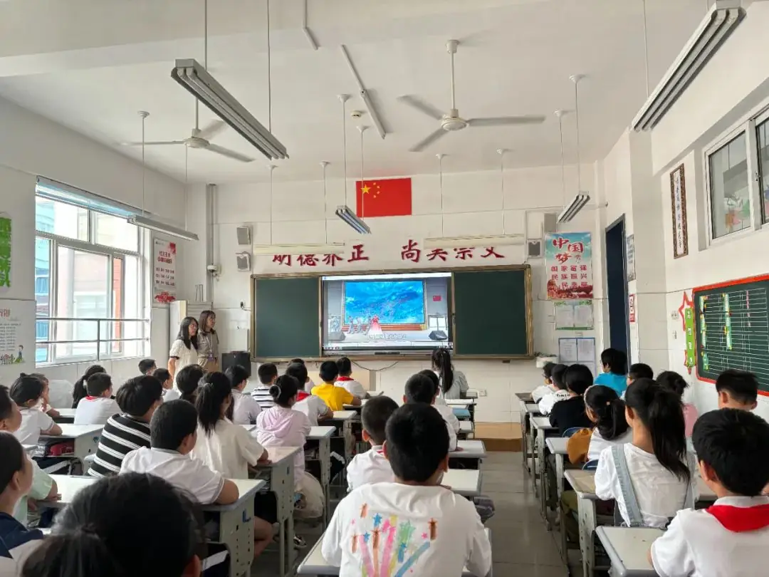 【养正·时讯】卧虎山小学首部红色情景剧《雪山上的小太阳》今日“公映”! 第4张 【养正·时讯】卧虎山小学首部红色情景剧《雪山上的小太阳》今日“公映”! 第4张