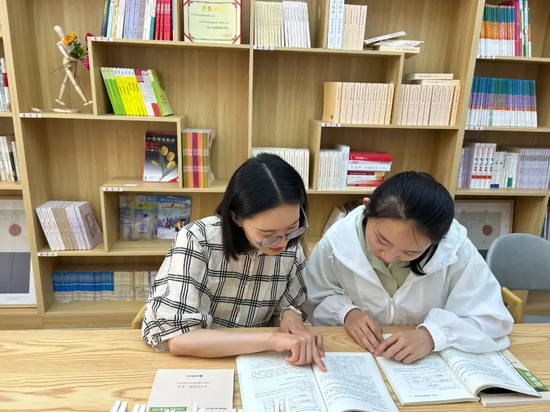手捧书香,筑梦未来:都司小学第一届教师共读一本书总结暨第二届共读活动启动仪式 第24张