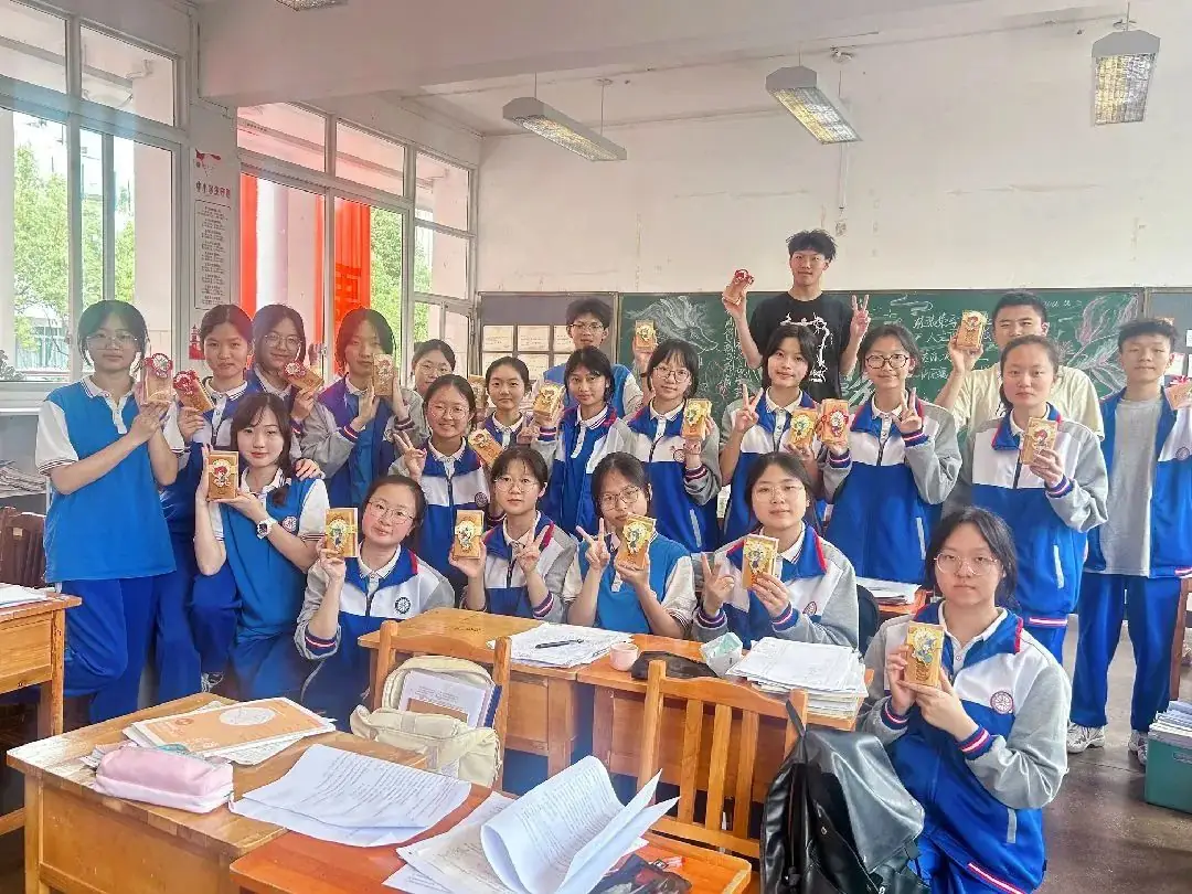 高考壮志行 祖国请挑选 | 贵阳八中2024届高三学子“奔向成功门”冲刺高考壮行活动 第28张 高考壮志行 祖国请挑选 | 贵阳八中2024届高三学子“奔向成功门”冲刺高考壮行活动 第28张