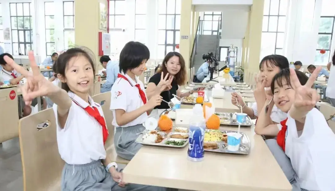 湖南省凤凰县阿拉石化小学“优才生”赴荔园小学跟班研学 第88张 湖南省凤凰县阿拉石化小学“优才生”赴荔园小学跟班研学 第88张
