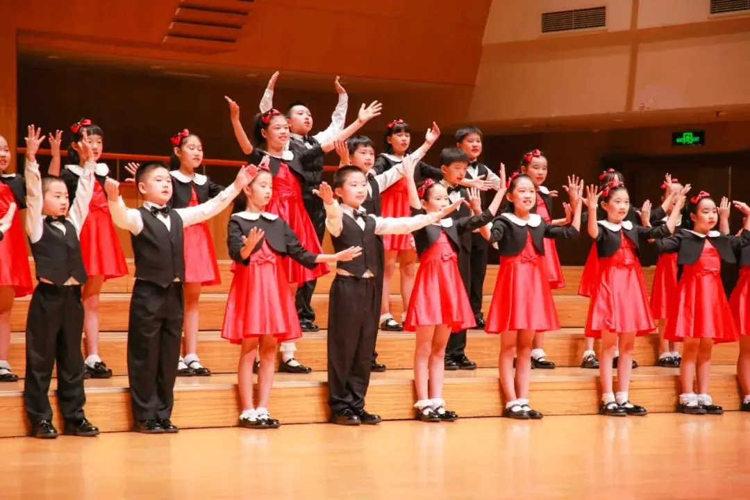 灯市口小学举行“逐光前行 扬帆远航”金帆合唱团二十周年专场音乐会暨灯市口小学建校160周年素质教育成果展示活动 第58张 灯市口小学举行“逐光前行 扬帆远航”金帆合唱团二十周年专场音乐会暨灯市口小学建校160周年素质教育成果展示活动 第58张