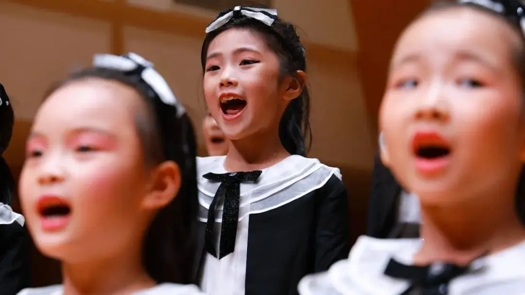 灯市口小学举行“逐光前行 扬帆远航”金帆合唱团二十周年专场音乐会暨灯市口小学建校160周年素质教育成果展示活动 第35张 灯市口小学举行“逐光前行 扬帆远航”金帆合唱团二十周年专场音乐会暨灯市口小学建校160周年素质教育成果展示活动 第35张