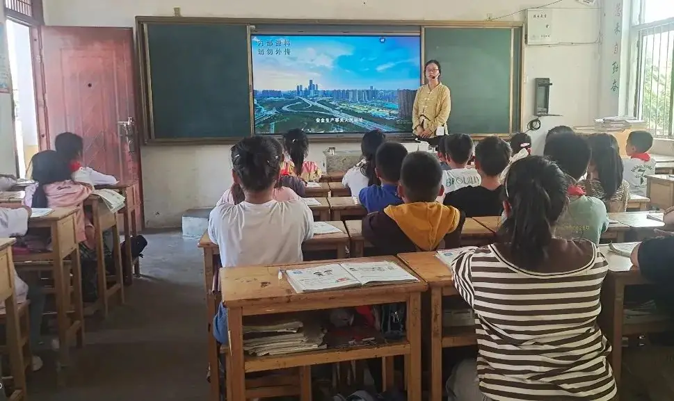 学习安全知识,筑牢安全防线——白蚬中心小学开展“安全生产月”主题班会活动 第5张