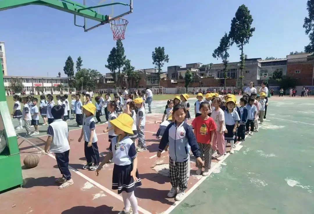 “初探小学 稳步启航”—— 沙窝镇中心幼儿园大班幼小衔接策划活动 第81张 “初探小学 稳步启航”—— 沙窝镇中心幼儿园大班幼小衔接策划活动 第81张