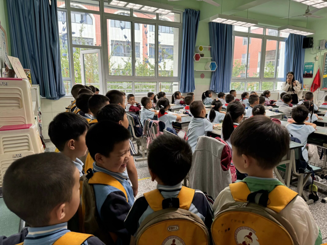 【园级动态】初探小学 期望成长——红岭幼儿园大班组参观小学活动纪实 第27张 【园级动态】初探小学 期望成长——红岭幼儿园大班组参观小学活动纪实 第27张