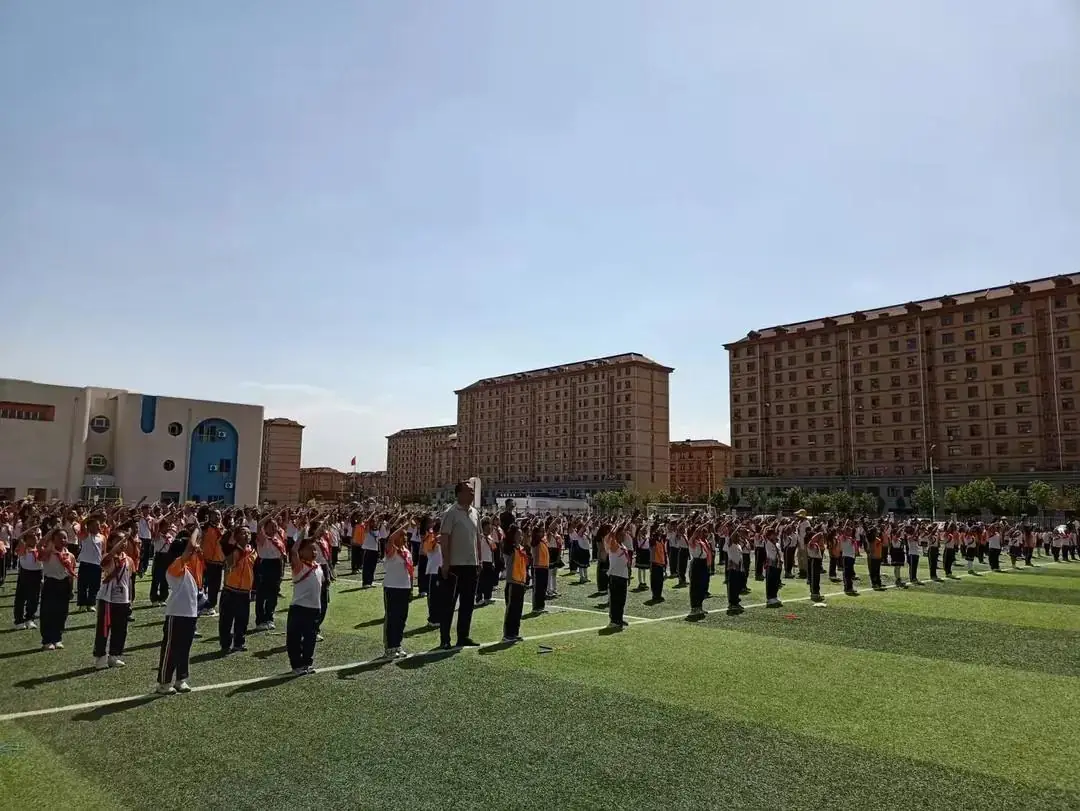 端午情浓  粽子寄思——锡林浩特市第十二小学端午节主题升旗仪式 第16张