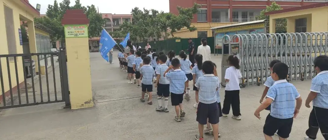 【初探小学 礼遇成长】何楼办事处中心幼儿园大班小朋友参观小学活动 第25张 【初探小学 礼遇成长】何楼办事处中心幼儿园大班小朋友参观小学活动 第25张