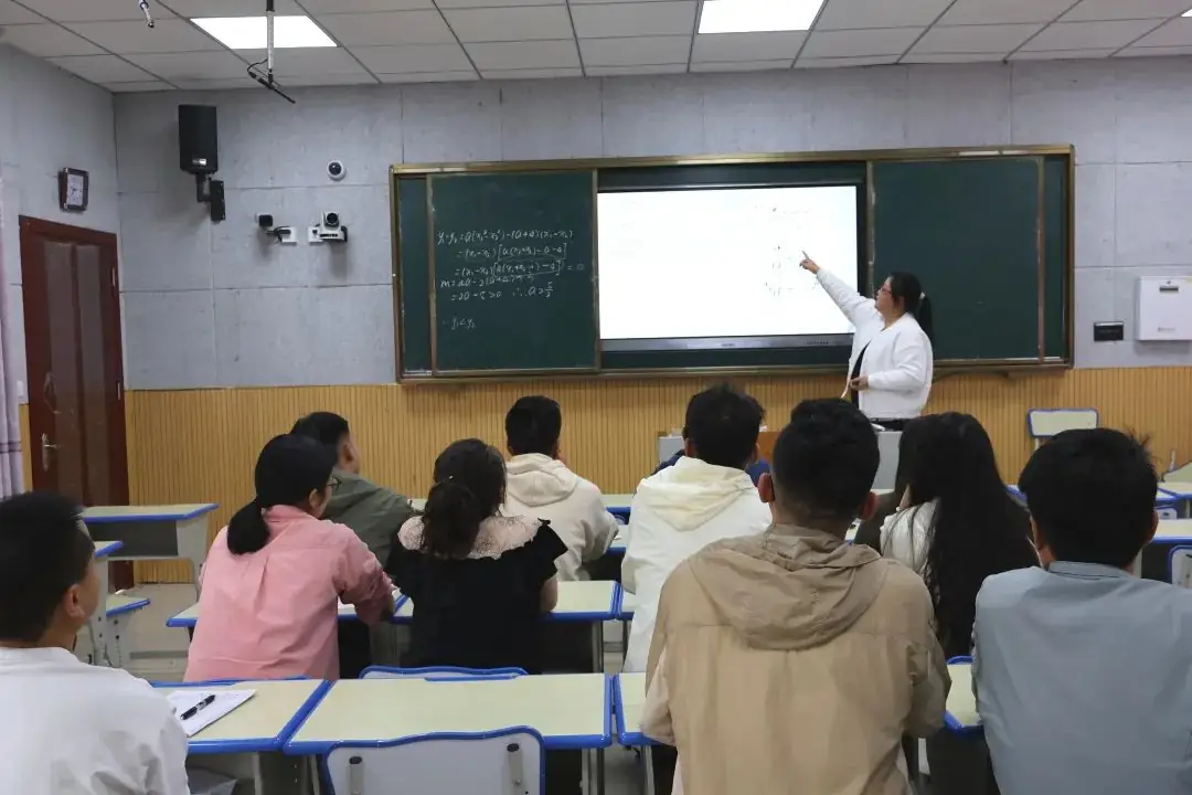 我校数学教研组开展“数学学科备考中考”讲座暨研讨会 第2张