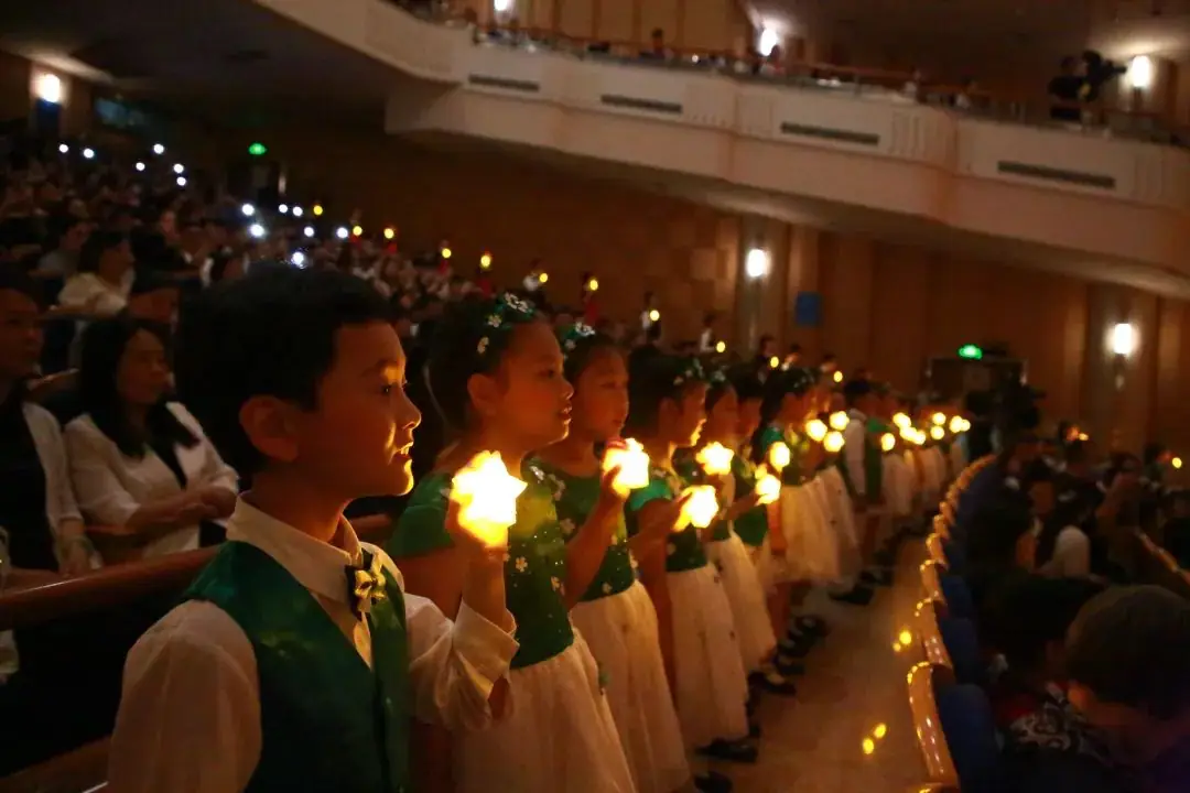 灯市口小学举行“逐光前行 扬帆远航”金帆合唱团二十周年专场音乐会暨灯市口小学建校160周年素质教育成果展示活动 第18张 灯市口小学举行“逐光前行 扬帆远航”金帆合唱团二十周年专场音乐会暨灯市口小学建校160周年素质教育成果展示活动 第18张