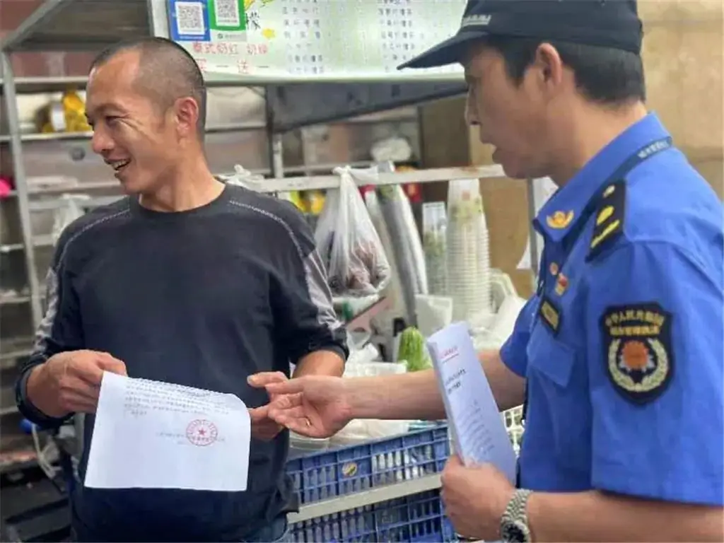 高考倒计时!城管护校员上岗,东莞城管人全力护航 第12张 高考倒计时!城管护校员上岗,东莞城管人全力护航 第12张