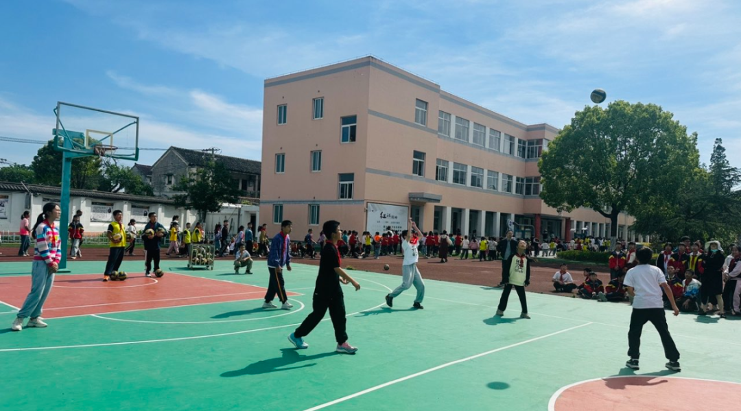 活力排球 绽放童年——钟埭小学举行第四届“樱花杯”校园排球联赛 第4张 活力排球 绽放童年——钟埭小学举行第四届“樱花杯”校园排球联赛 第4张