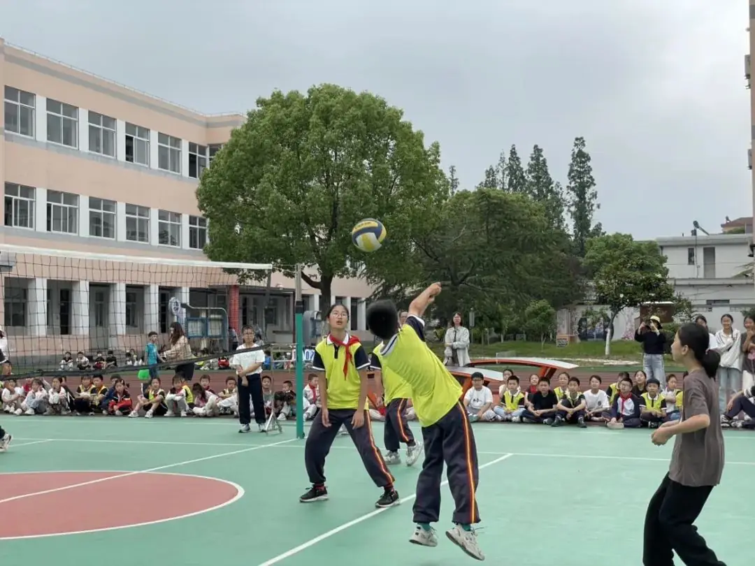 活力排球 绽放童年——钟埭小学举行第四届“樱花杯”校园排球联赛 第14张 活力排球 绽放童年——钟埭小学举行第四届“樱花杯”校园排球联赛 第14张
