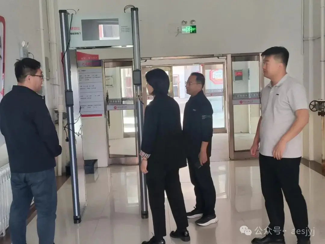 市委副书记、政法委书记王天凤到高考考点调研检查考前准备工作 第2张 市委副书记、政法委书记王天凤到高考考点调研检查考前准备工作 第2张