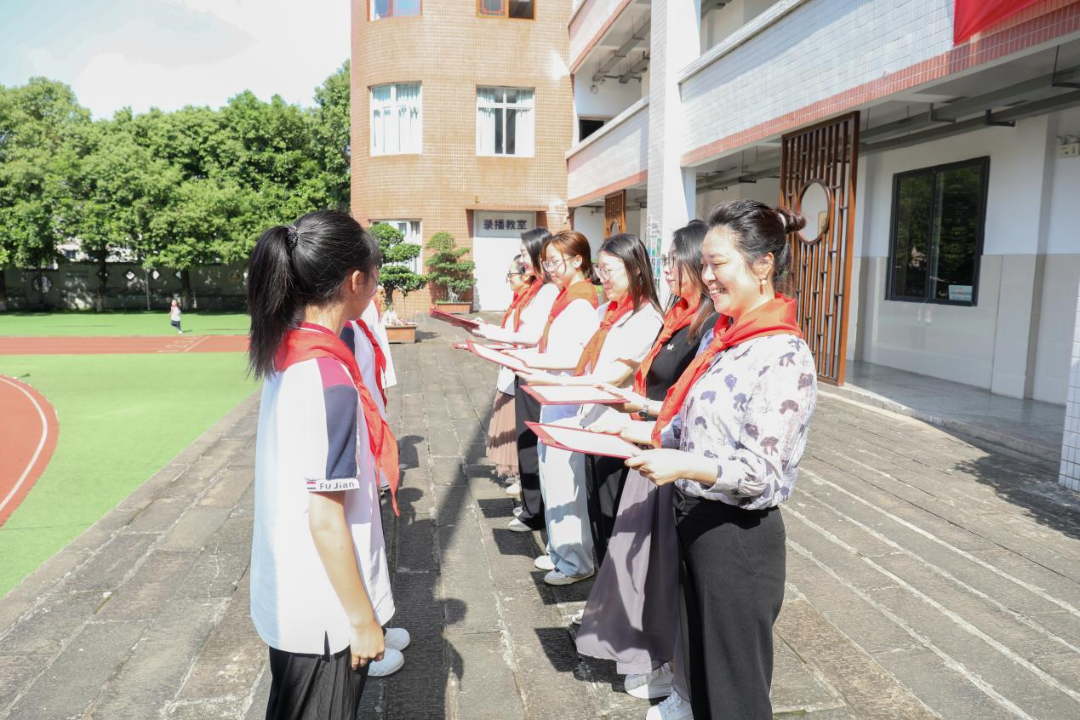 红领巾 爱祖国——福建小学2024年春新队员入队仪式 第14张 红领巾 爱祖国——福建小学2024年春新队员入队仪式 第14张