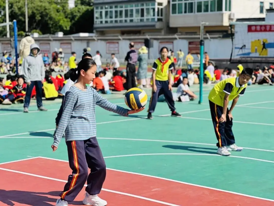 活力排球 绽放童年——钟埭小学举行第四届“樱花杯”校园排球联赛 第6张 活力排球 绽放童年——钟埭小学举行第四届“樱花杯”校园排球联赛 第6张