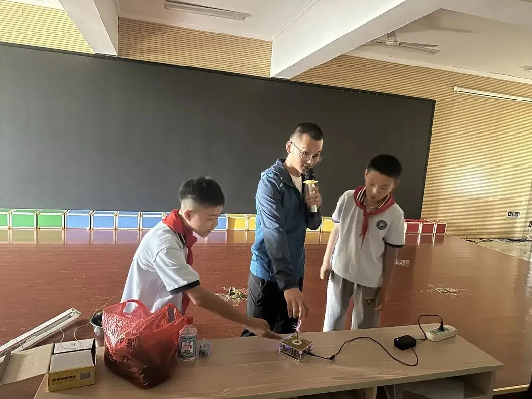 铜陵市悦江实验小学举办“小升初衔接大讲堂”助力毕业生启航新征程 第4张