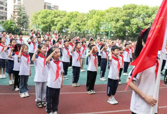 红领巾 爱祖国——福建小学2024年春新队员入队仪式 第16张 红领巾 爱祖国——福建小学2024年春新队员入队仪式 第16张