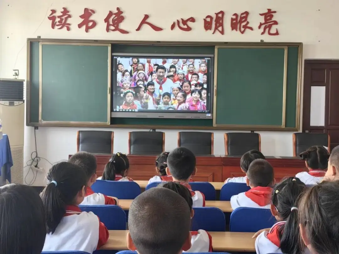 与雷锋同行 让梦想飞扬--凌海市雷锋小学少先队入队仪式 第25张 与雷锋同行 让梦想飞扬--凌海市雷锋小学少先队入队仪式 第25张