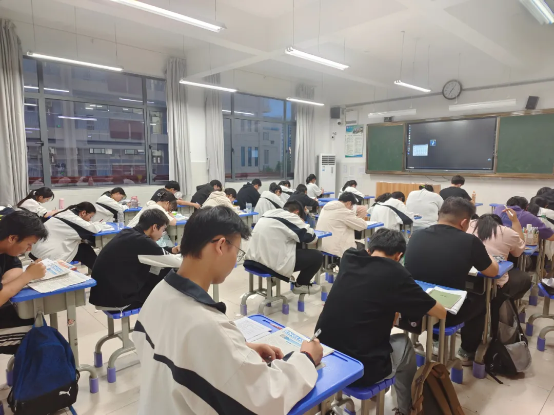 祁门一中高考加油!以名题金榜,敬十年寒窗!-第29张图片-四季读书网