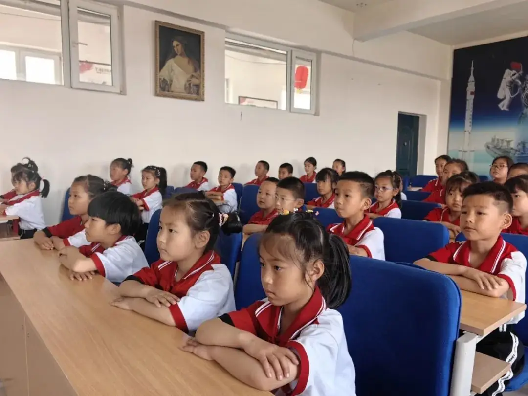 与雷锋同行 让梦想飞扬--凌海市雷锋小学少先队入队仪式 第28张 与雷锋同行 让梦想飞扬--凌海市雷锋小学少先队入队仪式 第28张