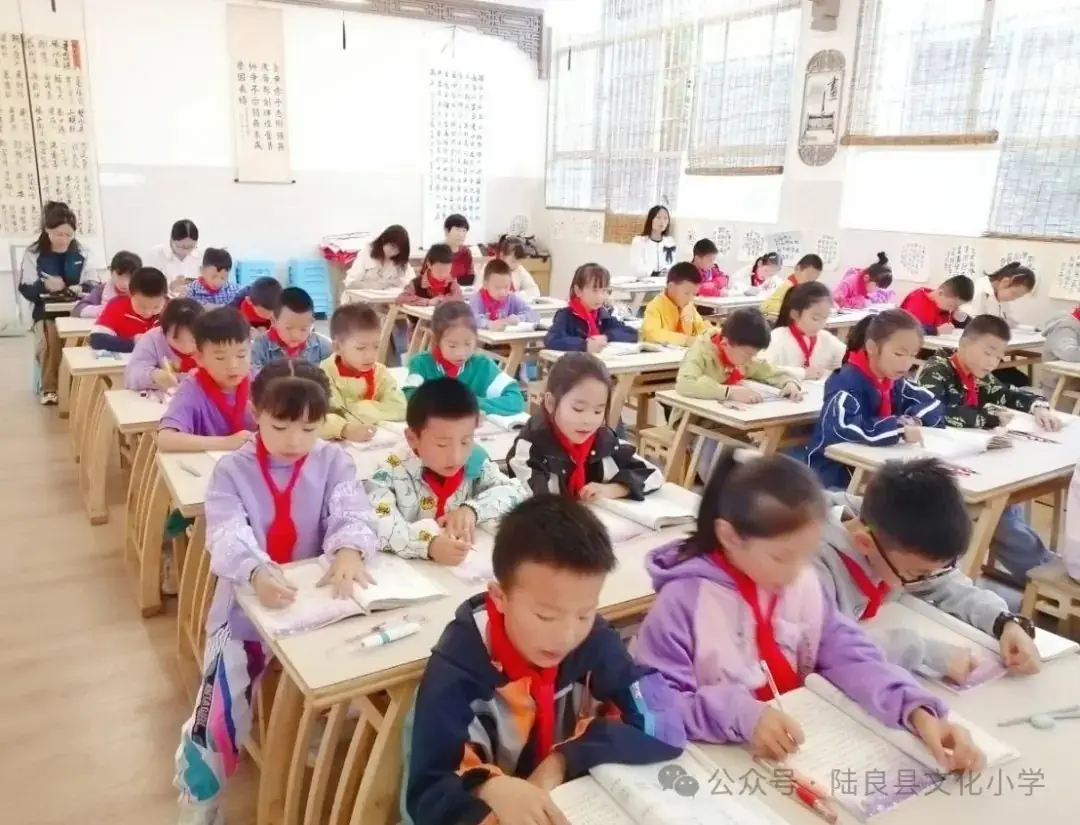 “集”聚全力 有“备”而行——文化小学2024年春季学期二年级语文组集体备课研讨活动 第11张 “集”聚全力 有“备”而行——文化小学2024年春季学期二年级语文组集体备课研讨活动 第11张