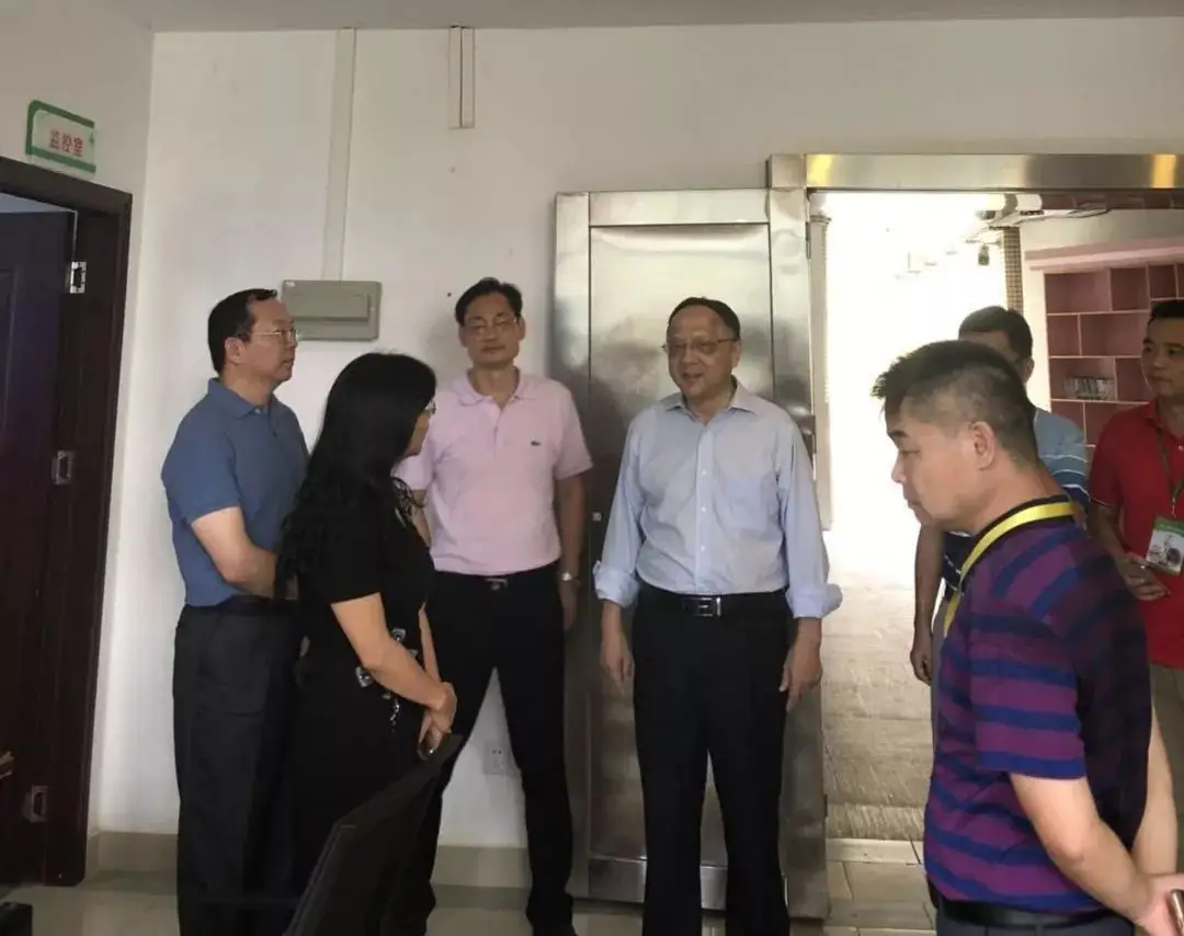阎武副市长到香洲巡查中考工作 第3张 阎武副市长到香洲巡查中考工作 第3张
